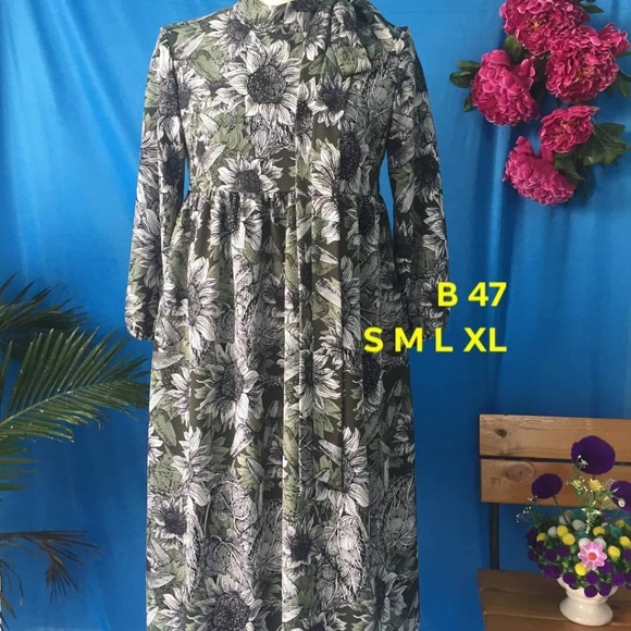 Dresses - Picture 1 of 1